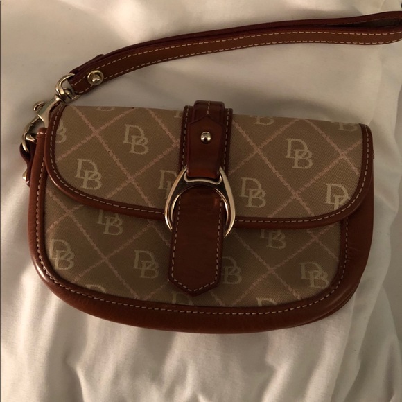 Dooney & Bourke wristlet - Picture 1 of 2